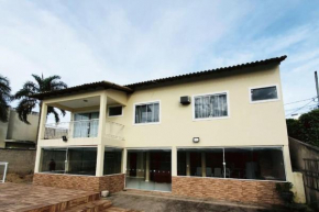 CASA BELA - a 350m do Centro de Miguel Pereira com piscina e churrasqueira 12 pessoas
